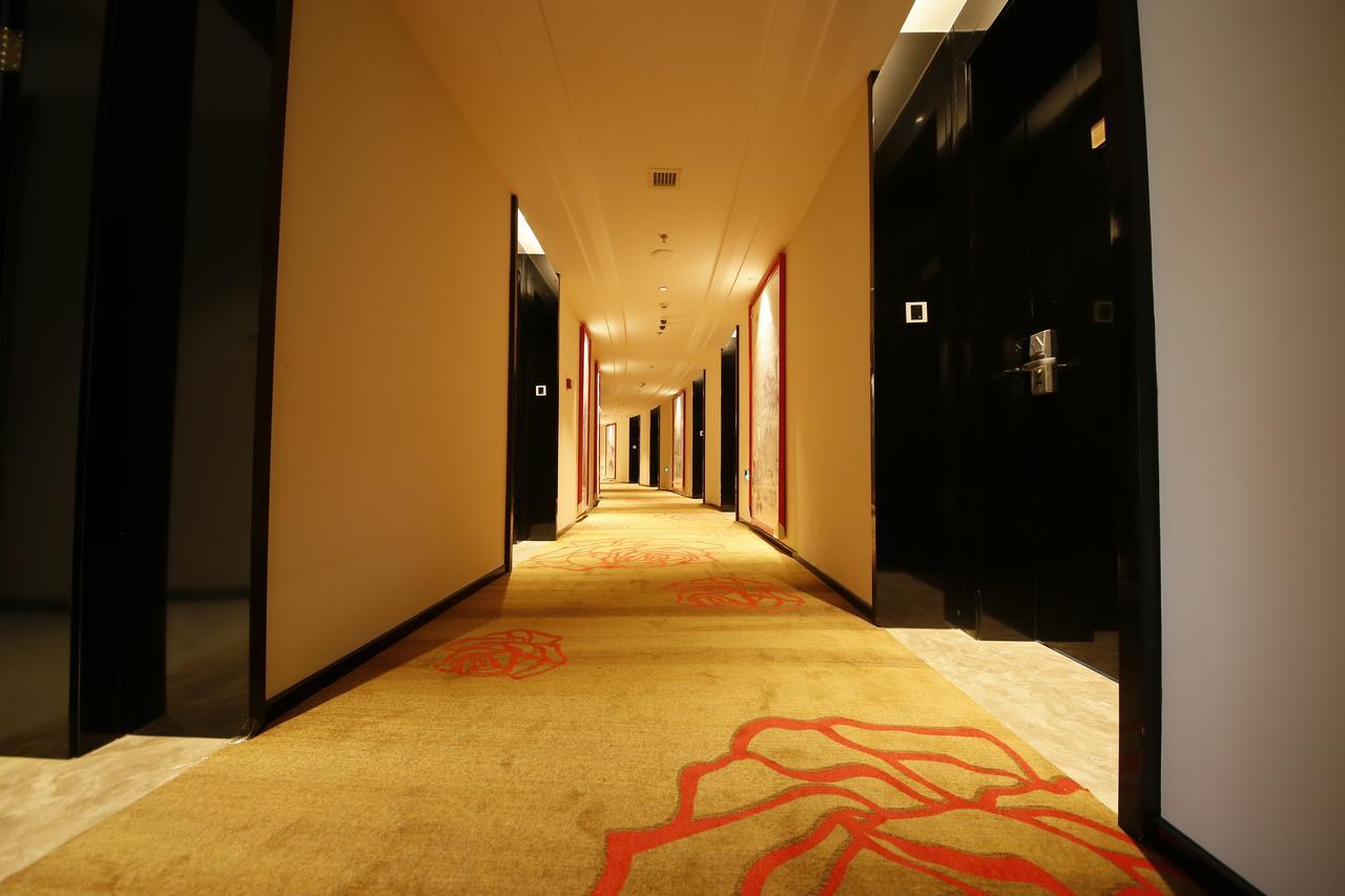 Howard Johnson Flower City Hotel Kunming Dış mekan fotoğraf